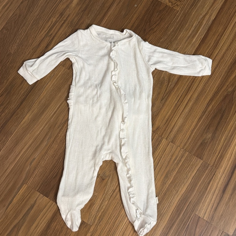 Milkberry Baby Girls 0-3 Months White Ruffle Footie Sleeper Pajamas VGC